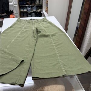 Zara Women's Olive Green Wide-Leg Chinos vintage style and fair condition